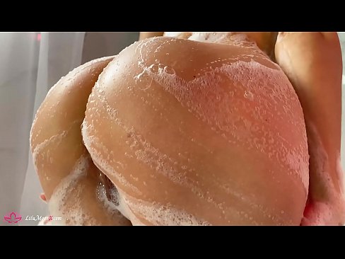 ❤️ Brunette په شاور کې د شدید orgasm لپاره د وایبرټر سره بلی مشت زنی کوي ❤️❌ جنس